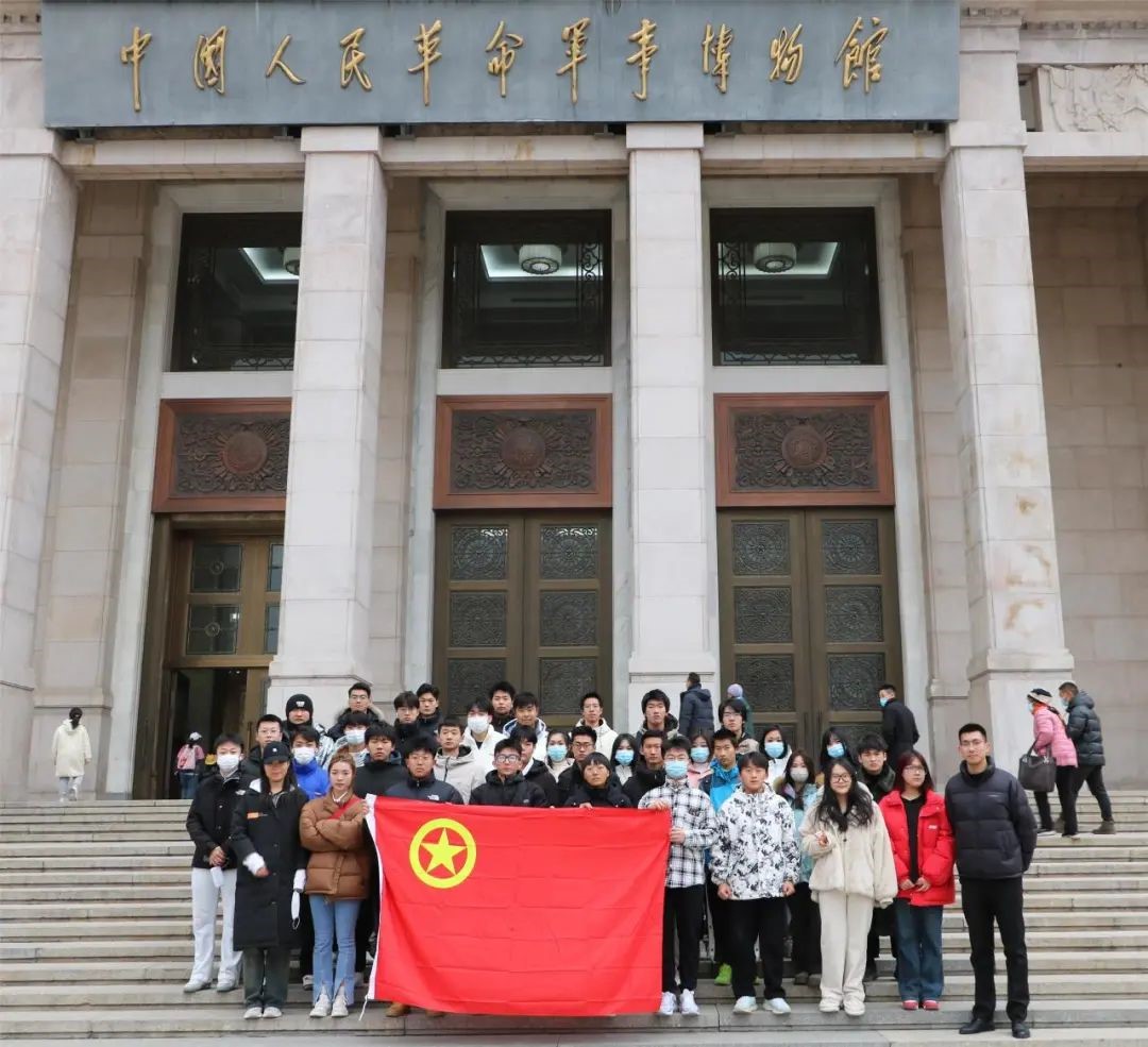 金沙js5bb电子学子参观中国人民革命军事博物馆